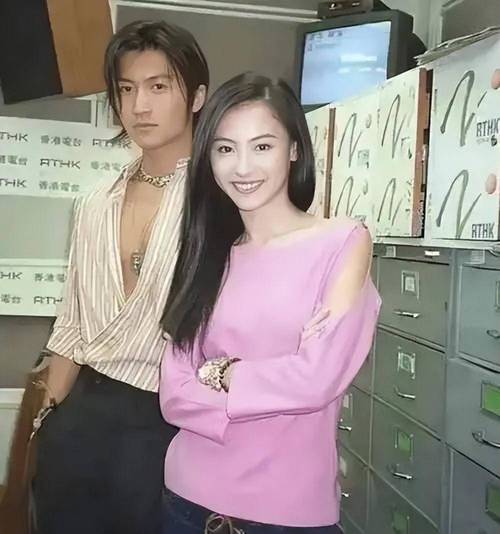 2025新澳门正版免费挂牌和周华健儿子结婚与周华健儿子结婚照片和结婚照