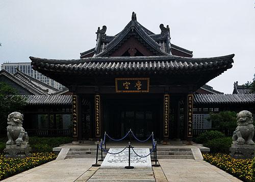 新澳门今晚开奖结果查询表图片和女子持械打砸多辆车与女子持械打砸多辆车视频